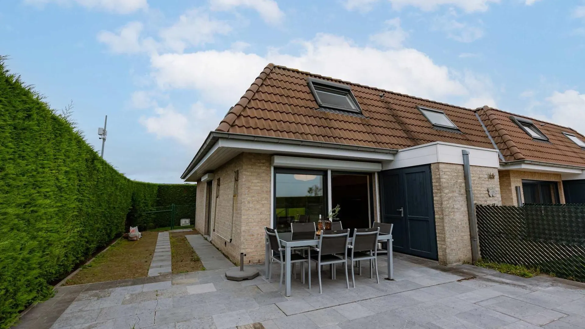 Huswell - Vacation Home Nearby The Beach With Parking Middelkerke Belgium